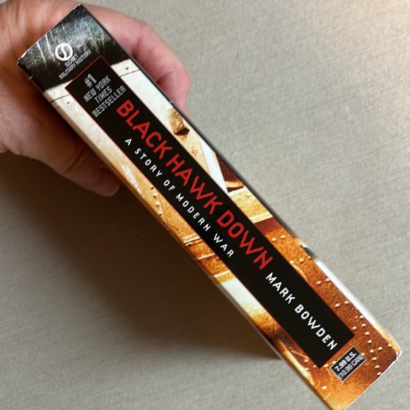 📚2/$6 Black Hawk Down: A Story of Modern War - Picture 3 of 12